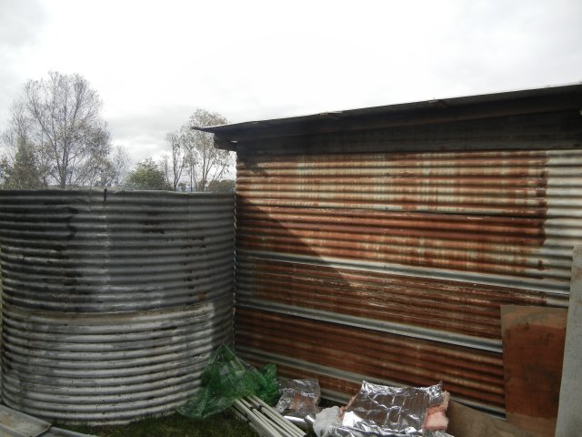 Tin water tank and wall